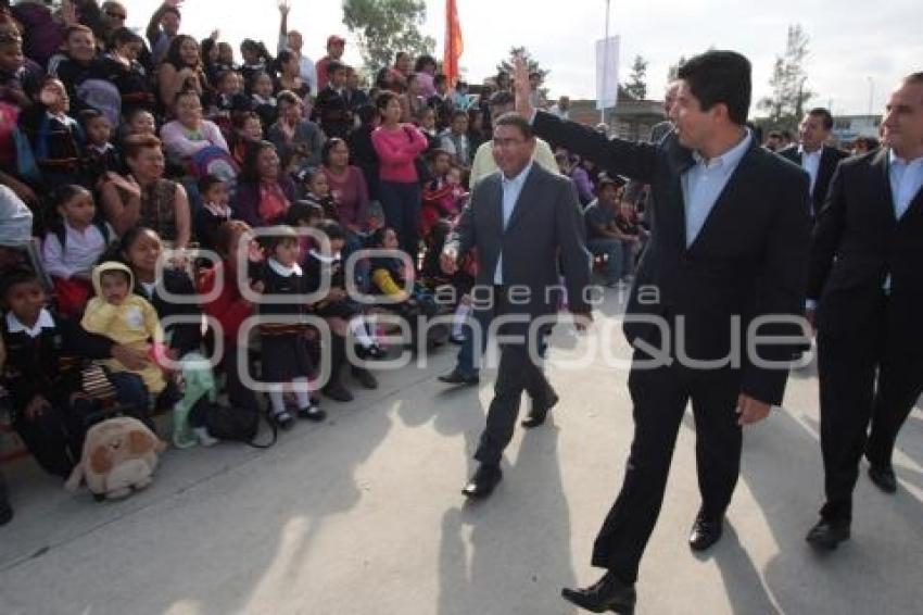 FIRMA CONVENIO AYUNTAMIENTO - FUNDACION UNETE - AULA DE MEDIOS