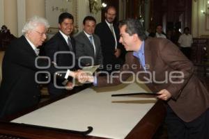 VISITANTES DISTINGUIDOS A EMBAJADORES