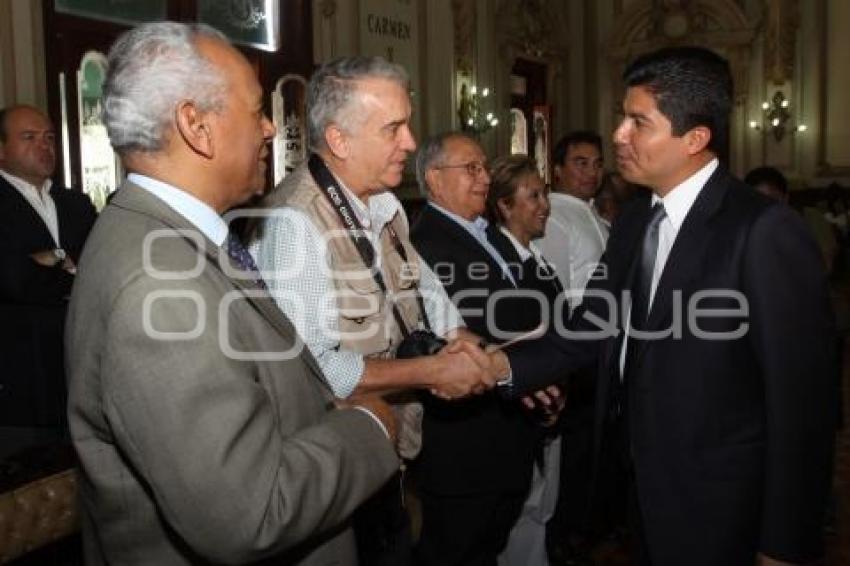 VISITANTES DISTINGUIDOS A EMBAJADORES
