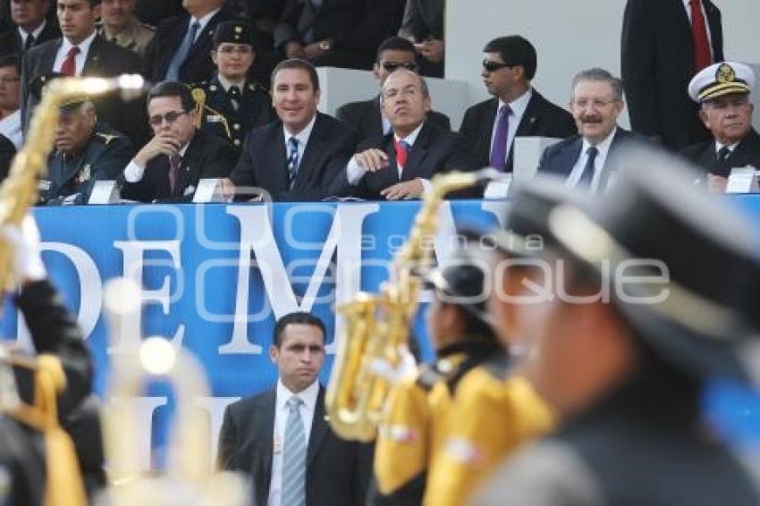 DESFILE 5 DE  MAYO . FELIPE CALDERÓN