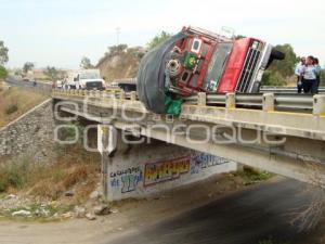 VOLCADURA DE CAMION DE REDILAS