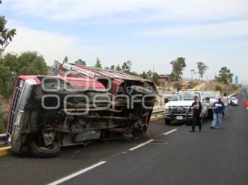 VOLCADURA DE CAMION DE REDILAS