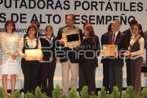 ENTREGA DE COMPUTADORAS A MEJORES PROMEDIOS