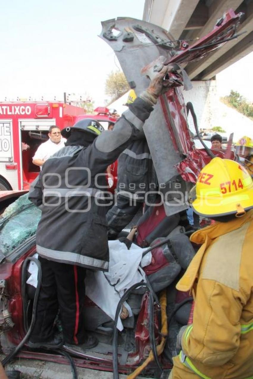 ACCIDENTE VÍA ATLIXCÁYOTL