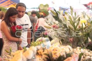 VENTA DE FLORES EN MERCADO HIDALGO