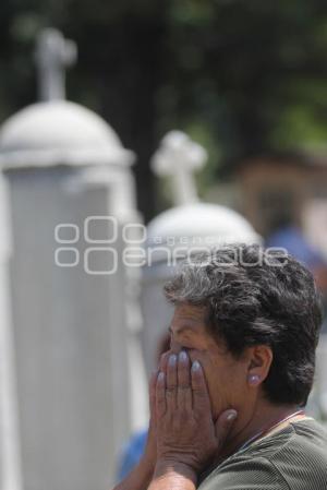 DÍA DE LA MADRE . VISITA A PANTEONES