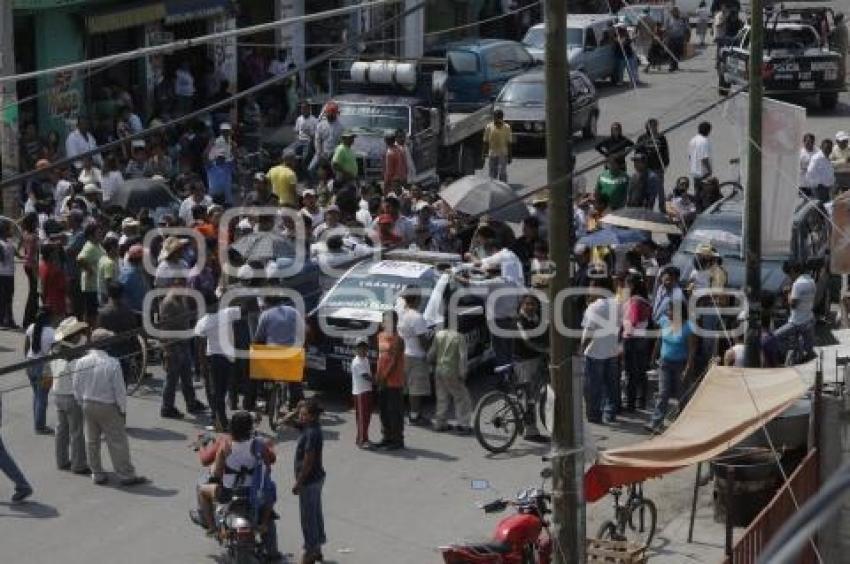 CIERRAN CALLE VECINOS BALCONES DEL SUR POR MOLESTIA CON TRANSPORTE PÚBLICO
