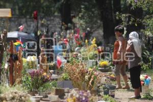 DÍA DE LA MADRE . VISITA A PANTEONES