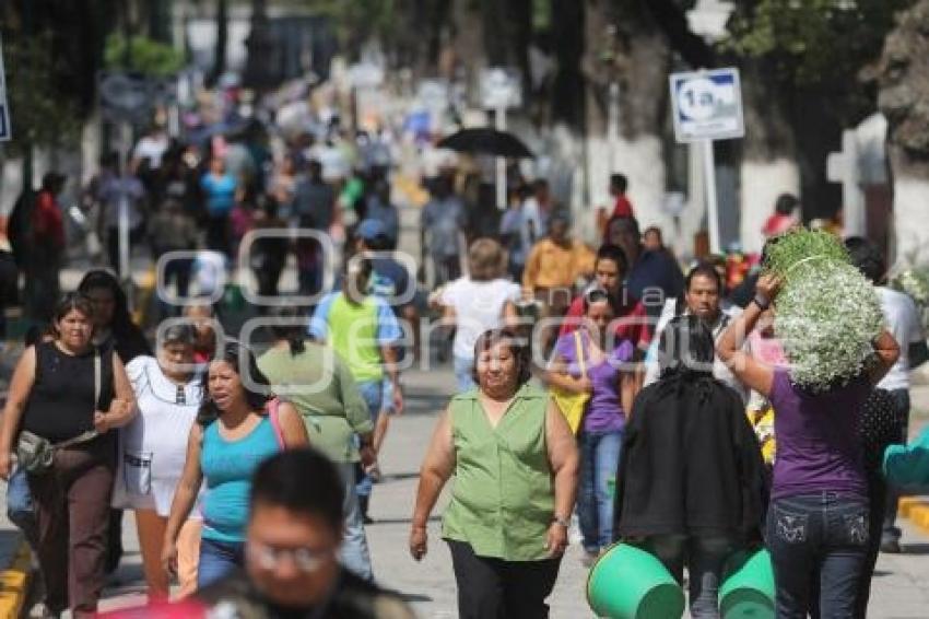 DÍA DE LA MADRE . VISITA A PANTEONES