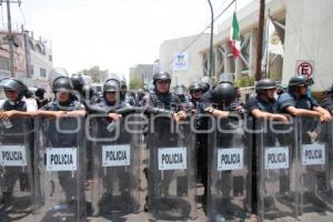 ENFRENTAMIENTO - POLICIAS - COMERCIANTES