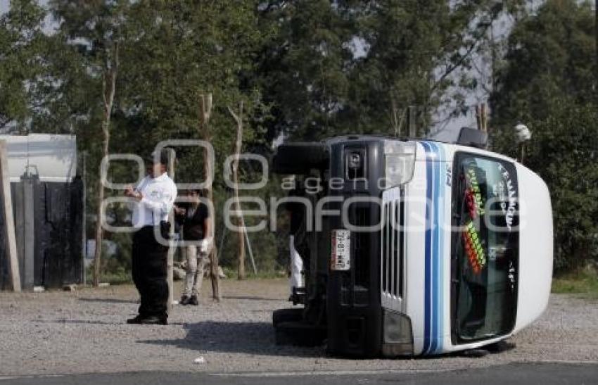 VOLCADURA DE TRANSPORTE PUBLICO EN FEDERAL A TLAXCALA