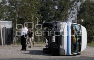 VOLCADURA DE TRANSPORTE PUBLICO EN FEDERAL A TLAXCALA