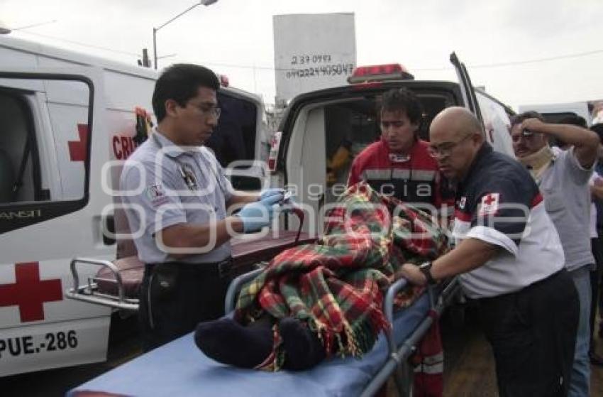 CHOCA AMBULANCIA DE CRUZ ROJA