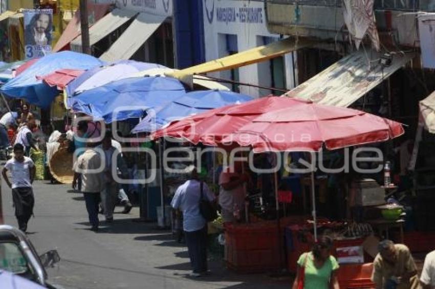 AMBULANTES FRENTE AL MERCADO 5 DE MAYO