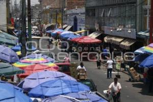 AMBULANTES FRENTE AL MERCADO 5 DE MAYO