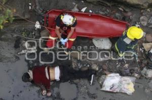 CAE JOVEN A BARRANCA EN ZARAGOZA