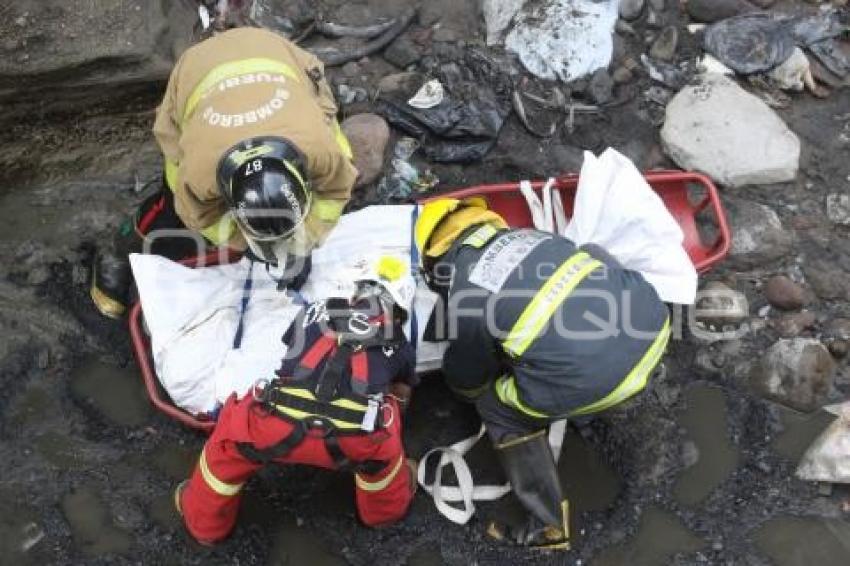 CAE JOVEN A BARRANCA EN ZARAGOZA