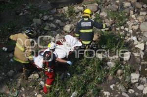 CAE JOVEN A BARRANCA EN ZARAGOZA