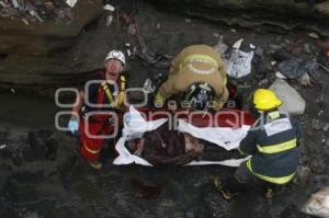 CAE JOVEN A BARRANCA EN ZARAGOZA