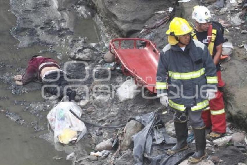 CAE JOVEN A BARRANCA EN ZARAGOZA
