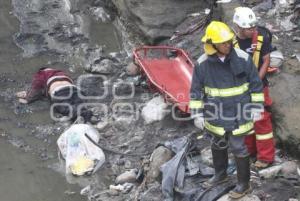 CAE JOVEN A BARRANCA EN ZARAGOZA