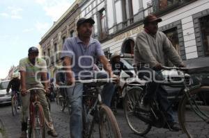 MANIFESTACIÓN A BORDO DE BICICLETAS