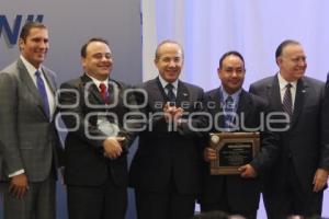 ENTREGAN PREMIO AL EXPORTADOR DEL AÑO