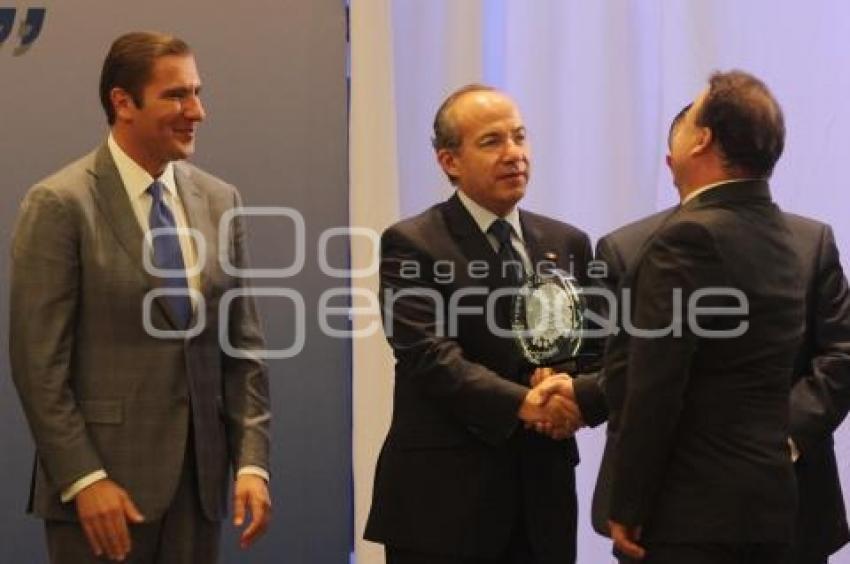 ENTREGAN PREMIO AL EXPORTADOR DEL AÑO