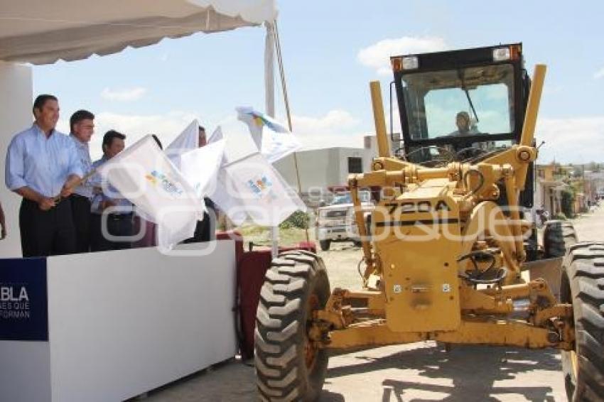 ARRANCA OBRA DE PAVIMENTACIÓN EN ROMERO VARGAS