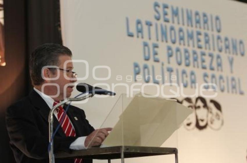 INAUGURAN SEMINARIO POBREZA UIA