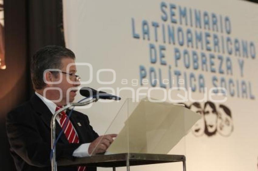 INAUGURAN SEMINARIO POBREZA  UIA