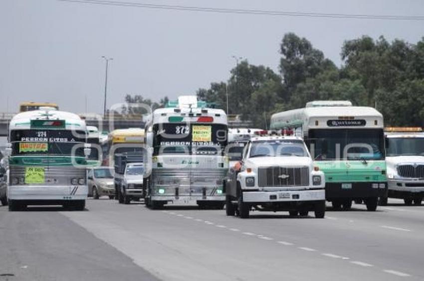 MANIFESTACION TRANSPORTISTAS AMOTAC EN AUTOPISTA PUEBLA MÉXICO