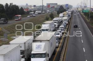 MARCHA DE TRANSPORTISTA CONGESTIONA AUTOPISTA