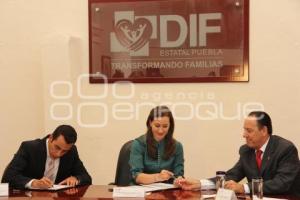 FIRMAN CONVENIO DIF Y UPAEP