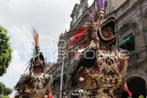 BANDAS DE MÚSICA . DESFILE