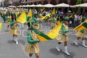 BANDAS DE MÚSICA . DESFILE