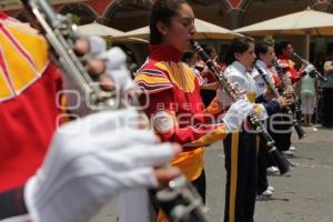 BANDAS DE MÚSICA . DESFILE