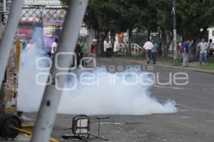 ENFRENTAMIENTO ENTRE POLICÍAS Y COMERCIANTES . LA FAYUCA