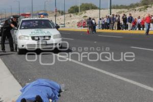 CAMIÓN VOLCADO EN PERIFÉRICO