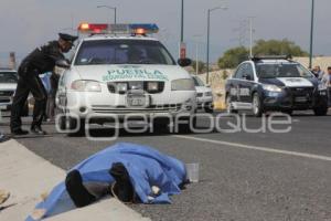 CAMIÓN VOLCADO EN PERIFÉRICO