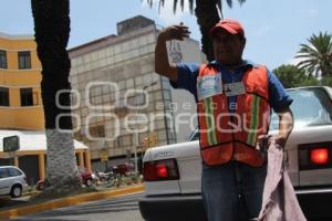 REORDENAN FRANELEROS EN LA JUÁREZ