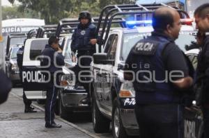 PRESENCIA POLICIACA FRENTE AL CENTRO COERCIAL "LA RAZA"