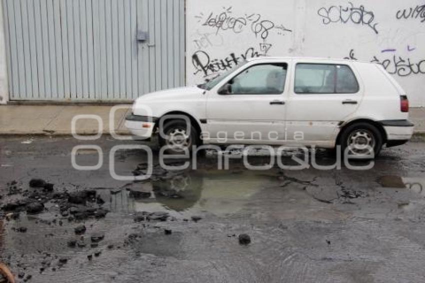 BACHE CON FUGA DE AGUA . BUGAMBILIAS