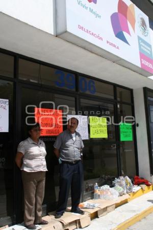 MANIFESTANTES EN DELEGACIÓN DE SEDESOL