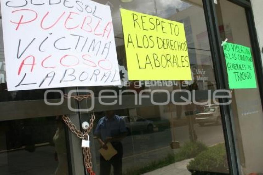 MANIFESTANTES EN DELEGACIÓN DE SEDESOL