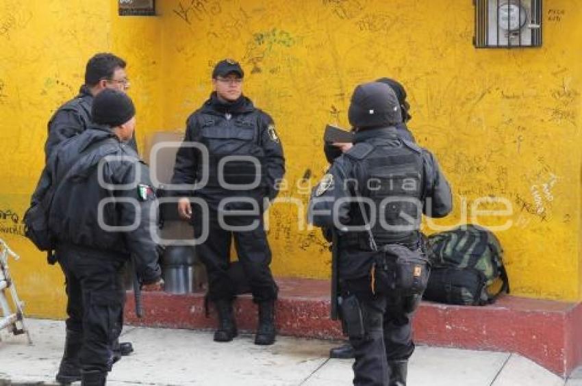 POLICÍA RESGUARDA COLEGIOS DE BACHILLERES