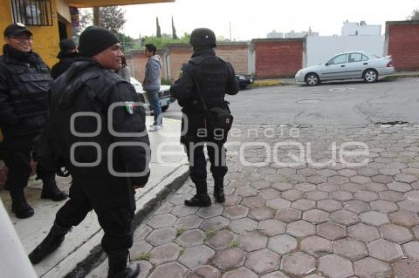 POLICÍA RESGUARDA COLEGIOS DE BACHILLERES