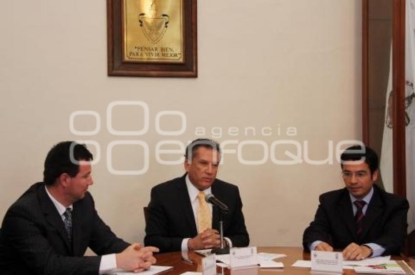 FIRMAN CONVENIO BUAP Y COLEGIO DE PUEBLA