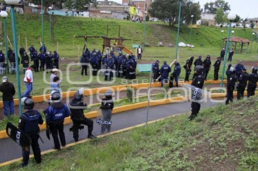 VECINOS DE LA COLONIA MORELOS IMPIDEN QUE SEA DERRIBADA UNA UNIDAD DEPORTIVA.