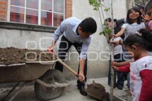 INAUGURAN CALLE EN BOSQUES DE MANZANILLA